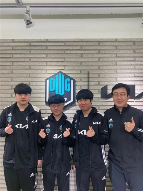 费尔梅伦在 费尔梅伦在