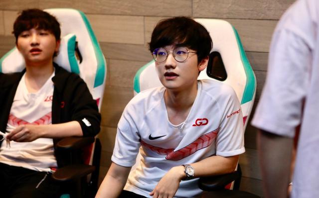 中实现逆转 中实现逆转