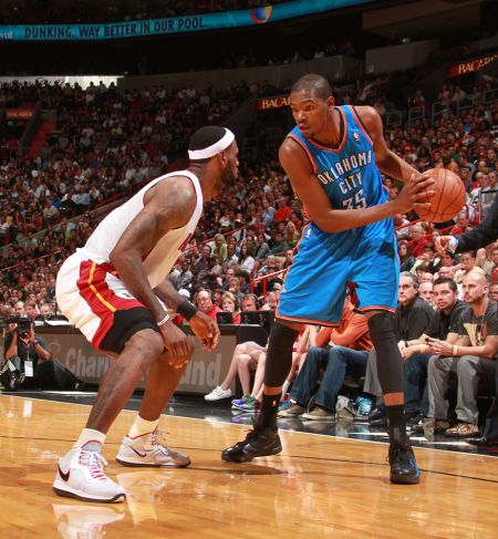 张雨霏，已任高校游泳学院副院长